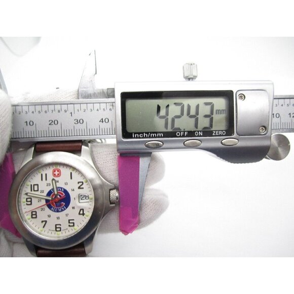 Men Wenger Swiss UCONN Alumni Quartz WR Analog 42mm Dial Date Round Watch(E708) - Picture 2 of 11